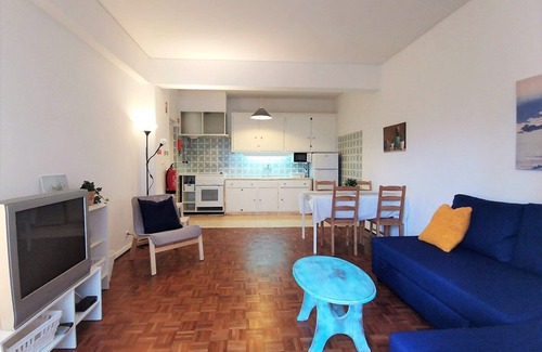 Paco De Arcos Apartment | Apartment 5 minutes from the beach - up to 4 cars. 30mn from Lx