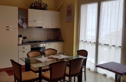 Lovere Apartment | Apartment 5 minutes from the center of Lovere quiet area