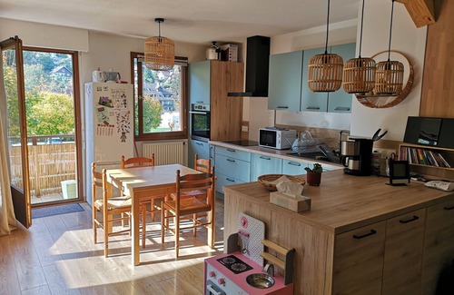 Sevrier Apartment | Apartment 5 minutes' walk from the beach