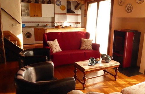 Ibero Cottage | Apartment (6+3 pax) with views of the river and pool. 10 minutes from Pamplona.