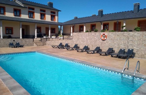 Serantes Apartment | Apartment 6: Three bedrooms, porch and swimming pool