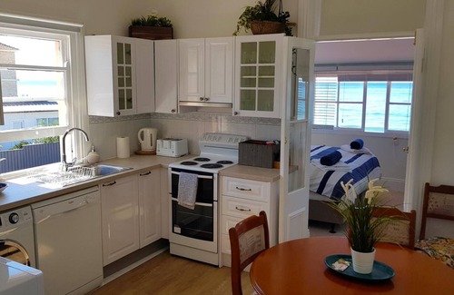 Narrabeen Apartment | Apartment 6 - The Coachhouse