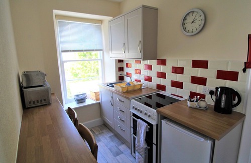 Torquay City Centre Apartment | Apartment 7, Budget, Street view