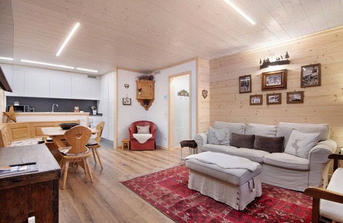 Madesimo Apartment | Apartment 'A Casa Di Anna' with Mountain View, Private Garden and Wi-Fi