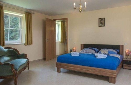Kreuzweiler Bed & Breakfast | Apartment A downstairs with terrace - Thorn Castle