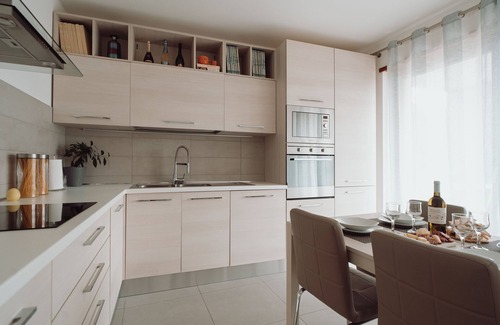 Susa Apartment | Apartment a stone's throw from the lake
