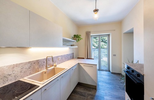 Soiano del Lago Apartment | Apartment 'Abaye 4 Merlot - Charm' with Shared Pool, Wi-Fi and Air Conditioning