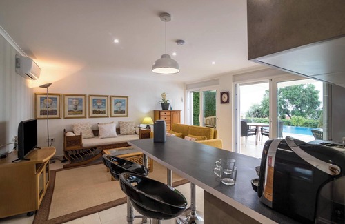 Cerro do Mocho Apartment | Apartment Abelha with Sea view, Infinity pool, Shared Garden & Wi-Fi