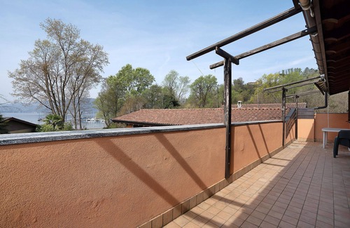 Monvalle Apartment | Apartment "Adriana" with Lake View, Pool, Wi-Fi & Garden