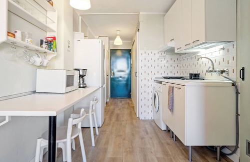 Cunit Apartment | Apartment 'Africa Near The Beach' with Private Terrace, Wi-Fi and Air Conditioning