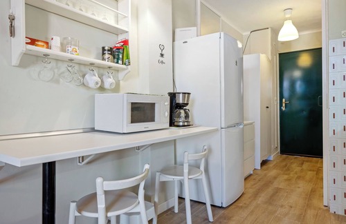Cunit Apartment | Apartment 'Africa Near The Beach' with Private Terrace, Wi-Fi and Air Conditioning