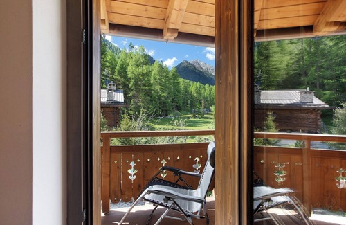 Livigno Apartment | Apartment 'Agriturismo Bosco D'oro 2' with Mountain View, Shared Garden and Wi-Fi