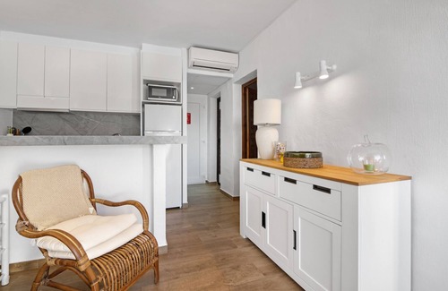Denia Apartment | Apartment 'Albatros 2' with Private Pool, Wi-Fi, and Air Conditioning