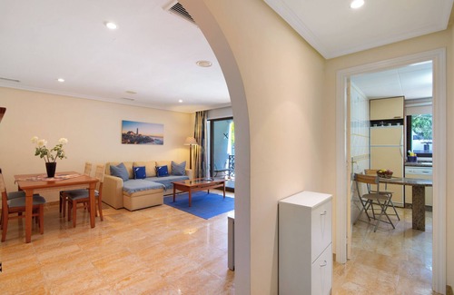 Aldeia das Acoteias Apartment | Apartment 'Albufeira 6 B' with Shared Pool, Private Garden and Wi-Fi