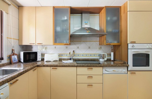 Aldeia das Acoteias Apartment | Apartment 'Albufeira 6 B' with Shared Pool, Private Garden and Wi-Fi
