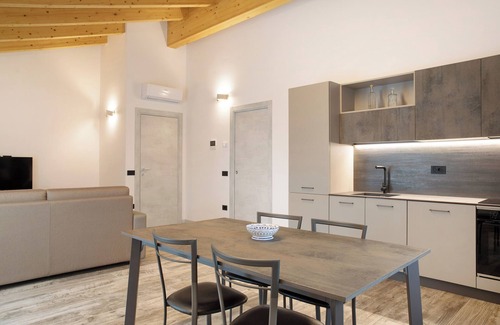 Caiolo Apartment | Apartment 'Alice' with Mountain View, Wi-Fi and Air Conditioning