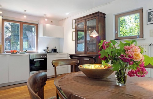 Bad Waldsee Apartment | Apartment 'Allgaierarthaus' with Private Terrace, Shared Garden and Wi-Fi