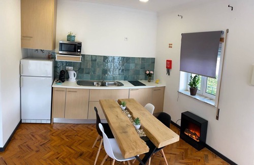 Gouveia House | Apartment 'Alojamento D Duarte T1' with Mountain View, Balcony and Wi-Fi