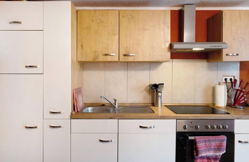Laage Apartment | Apartment 'Alte Schmiede' with Balcony and Wi-Fi