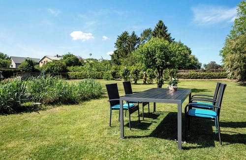 Schalkholz Apartment | Apartment 'Alte Schule Schalkholz' with Shared Garden and Wi-Fi