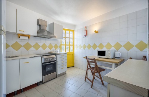 Baiona Apartment | Apartment 'Amarelo' with Private Terrace, Balcony and Wi-Fi