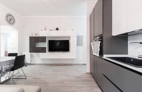 Zona XII Torre Spaccata Apartment | Apartment 'Amars House' with Balcony, Wi-Fi and Air Conditioning