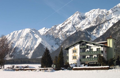 Wildermieming Apartment | Apartment and rooms in an apartment house with a unique view