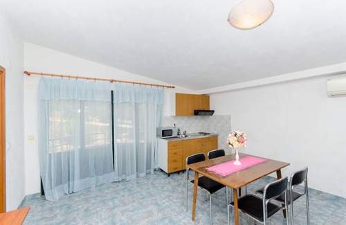 Bili brig Apartment | Apartment and Rooms Ivan (45191-A14) - Makarska