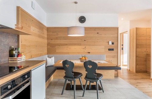Lajen Apartment | Apartment "Anger Living Raschötz" with Mountain View, Shared Garden & Wi-Fi