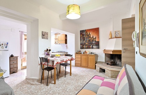 Loceri Apartment | Apartment "Animo 1" with Balcony & Wi-Fi