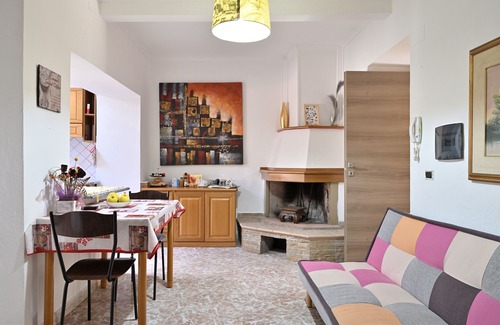 Loceri Apartment | Apartment "Animo 1" with Balcony & Wi-Fi