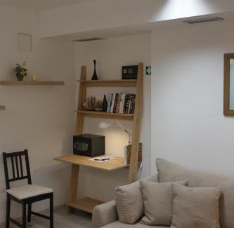 Velika Gorica Apartment | Apartment Anna - FREE Pickup from OR Dropoff to Zagreb airport AT ANY TIME, please give three days advance notice - Long-term parking with airport transport possibility