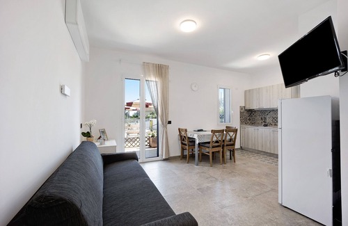 Andora Apartment | Apartment 'Antichi Ricordi - Il Frantoio' with Shared Pool, Wi-Fi and Air Conditioning