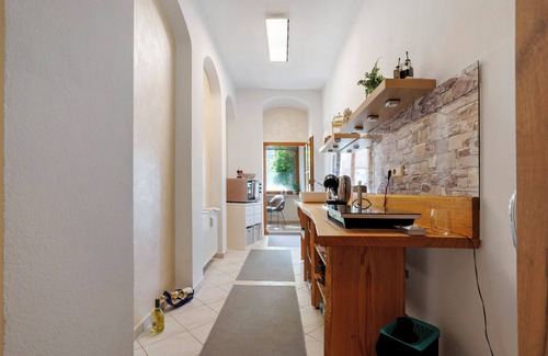 Bautzen Apartment | Apartment 'Antique Wohnung Am Schloss' with Wi-Fi