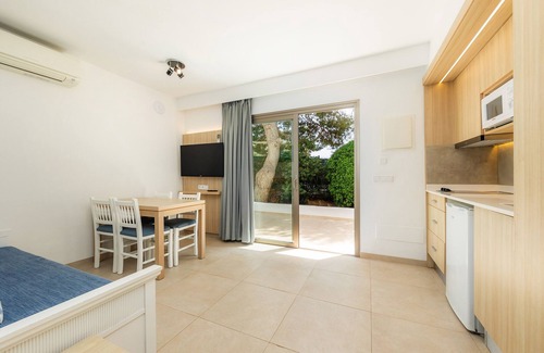 Cala Ferrera Apartment | Apartment 'Apartamento Aquamarina 4' with Shared Pool, Wi-Fi and Air Conditioning