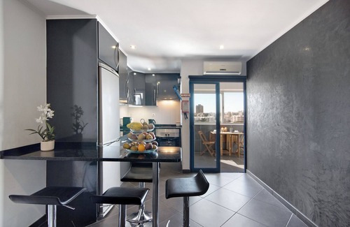 Praia da Rocha Apartment | Apartment 'Apartamento Freire' with Balcony, Wi-Fi and Air Conditioning