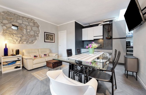 Moniga del Garda Apartment | Apartment 'Appartamento Piccolo Principe' with Balcony, Wi-Fi and Air Conditioning