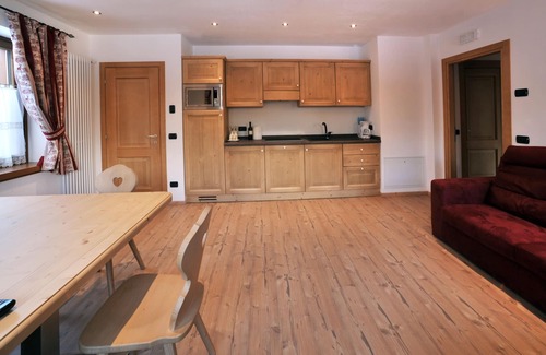 Villanova Apartment | Apartment 'Appartamento Antelao' with Mountain View, Private Terrace and Wi-Fi