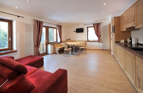 Villanova Apartment | Apartment 'Appartamento Antelao' with Mountain View, Private Terrace and Wi-Fi