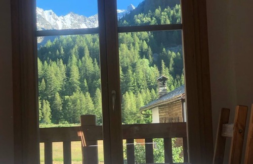 Cogne House | Apartment 'Appartamento 1' with Balcony and Wi-Fi