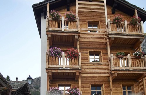 Cogne House | Apartment 'Appartamento 2' with Balcony and Wi-Fi
