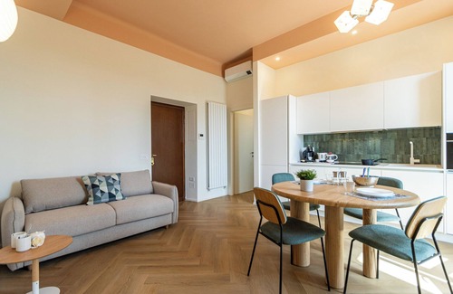 Cascina dei Pomi Apartment | Apartment 'Appartamento Martini' with Balcony, Wi-Fi and Air Conditioning