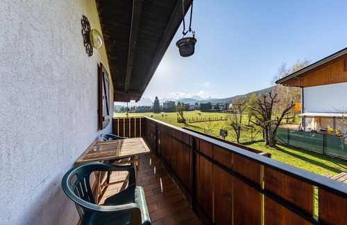 Padola Apartment | Apartment 'Appartamento M Aiarnola' with Mountain View, Shared Garden and Wi-Fi