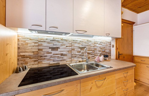 Padola Apartment | Apartment 'Appartamento M Cavallino' with Mountain View, Shared Garden and Wi-Fi