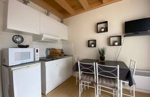Jard-sur-Mer Apartment | Apartment 'Appartement Au Parc De La Grange' with Shared Pool, Balcony