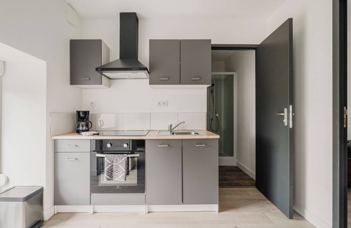 Saint-Carne Apartment | Apartment 'Appartement T2 Rénové La Suite' with Wi-Fi