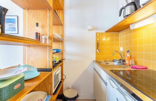 Trevignon Apartment | Apartment 'Appartement Maurice' with Sea View and Balcony