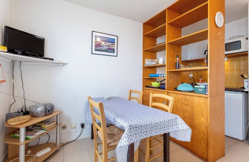 Trevignon Apartment | Apartment 'Appartement Maurice' with Sea View and Balcony