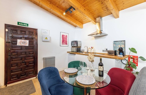 Valdelaguna Apartment | Apartment 'Apto Rural La Buganvilla' with Mountain Views, Wi-Fi and Air Conditioning