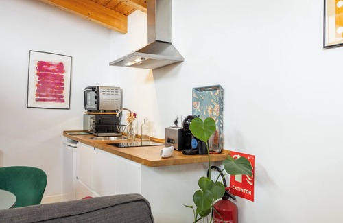 Valdelaguna Apartment | Apartment 'Apto Rural La Buganvilla' with Mountain Views, Wi-Fi and Air Conditioning